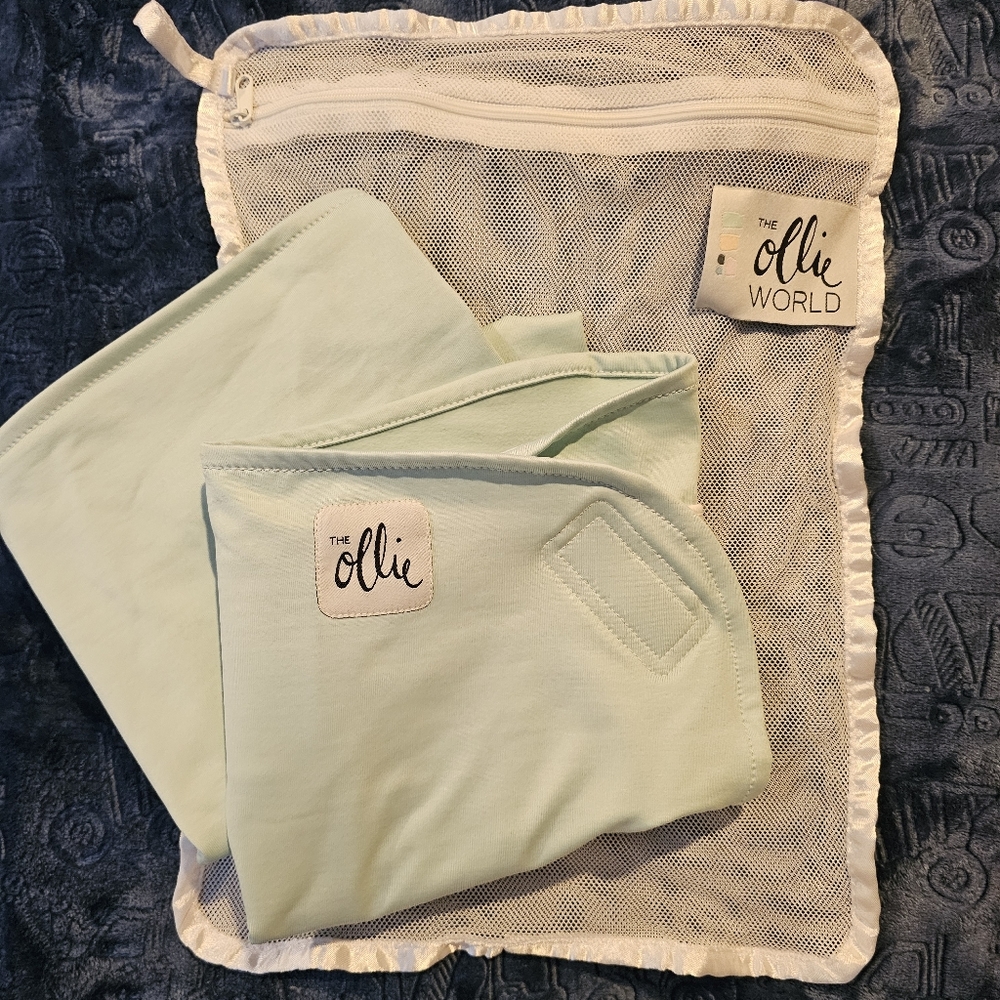 Ollie Swaddle- sky blue, barely used w/bag